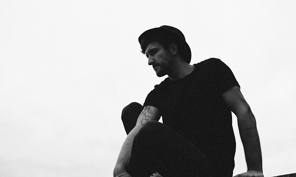 Ein Moment. Ein Mann. Eine Mauer.